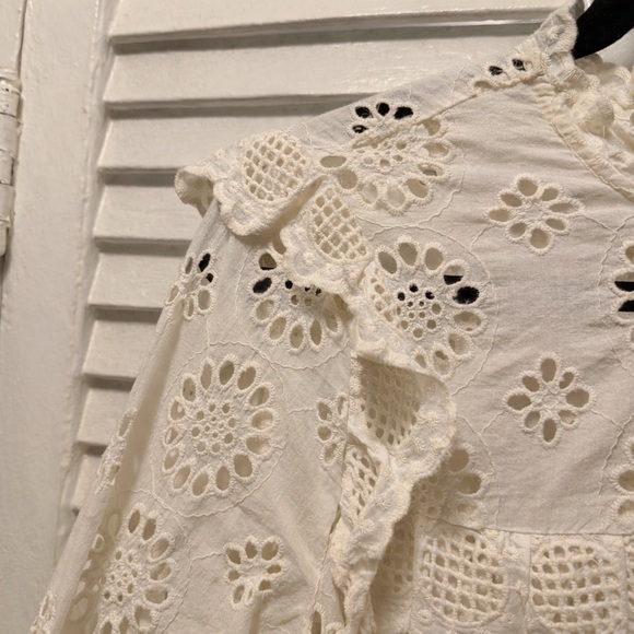 Zara 🤍 Eyelet Ruffle Blouse - Picture 3 of 5